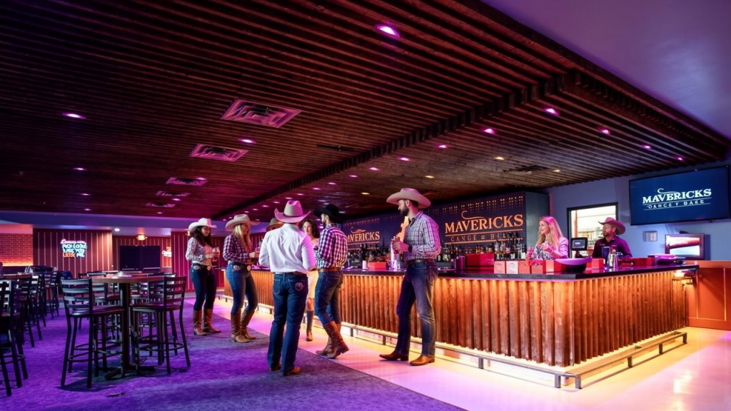 People at the bar getting drinks at Mavericks Dance Hall in The Colony Texas